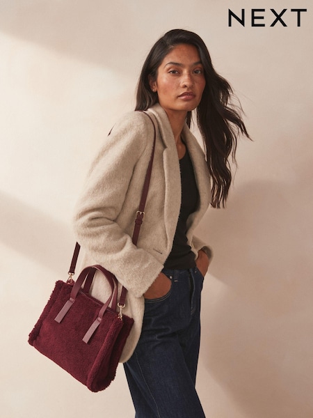 Rouge baie - Sac à bandoulière en peau de mouton (E54312) | € 16