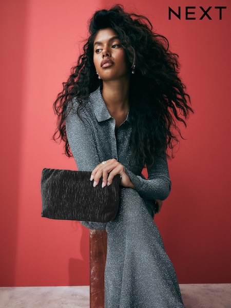Black Textured Velvet Snap Clutch (E57318) | €18