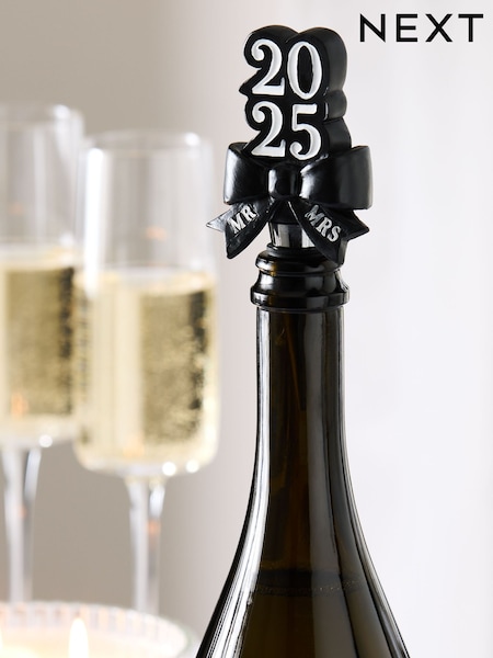 Black/White Mr and Mrs Est 2025 Wedding Bottle Stopper (E62491) | 39 QAR