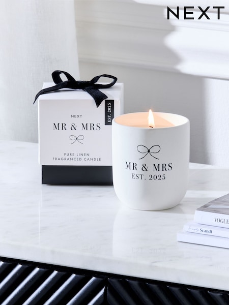 Black/White Mr and Mrs Est 2025 Wedding Pure Linen Single Wick Scented Candle (E62494) | €13