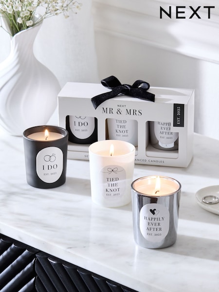 Black/White Mr and Mrs Est 2025 Wedding Pure Linen Set of 3 Scented Candle (E62496) | €13