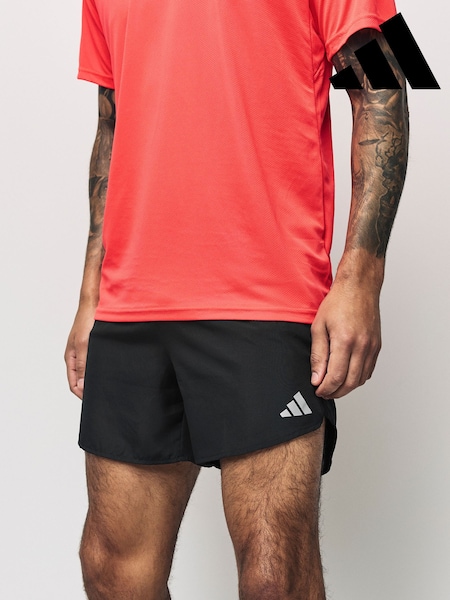 adidas Black Run It Shorts (E66431) | R$ 245