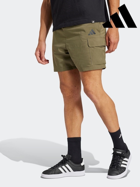 Vihreä - Adidas Small Essentials Logo Cargo Chelsea Shorts (E66436) | €52