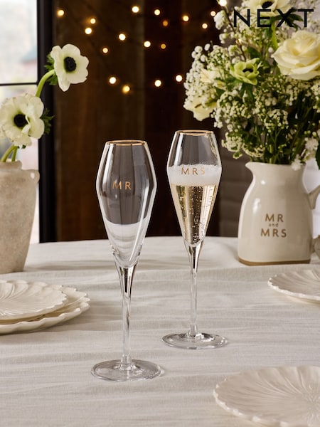 Set of 2 Clear Mr and Mrs Country Wedding Champagne Flutes (E66678) | €19