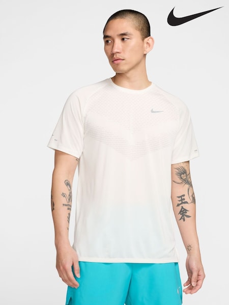 Nike Sail Dri-FIT Stride Running T-Shirt (E67696) | € 62