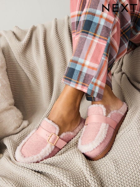 Pink Borg Buckle Mule Slippers (E69992) | R$ 220
