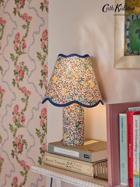 Cath Kidston Mini Scallop Table Lamp (E70791) | 77 €