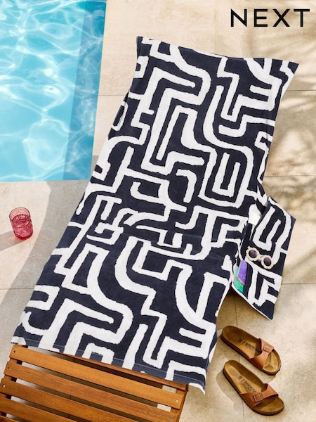 Pocket 100% Cotton Beach Towel (E71484) | €20