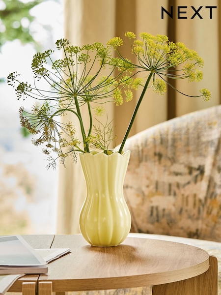 Ceramic Scallop Detail Small Vase (E78131) | kr120