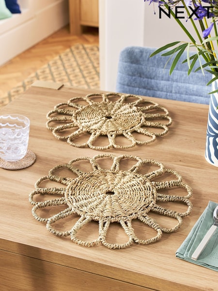 Set of 2 Natural Seagrass Scallop Placemats (E84420) | AED83