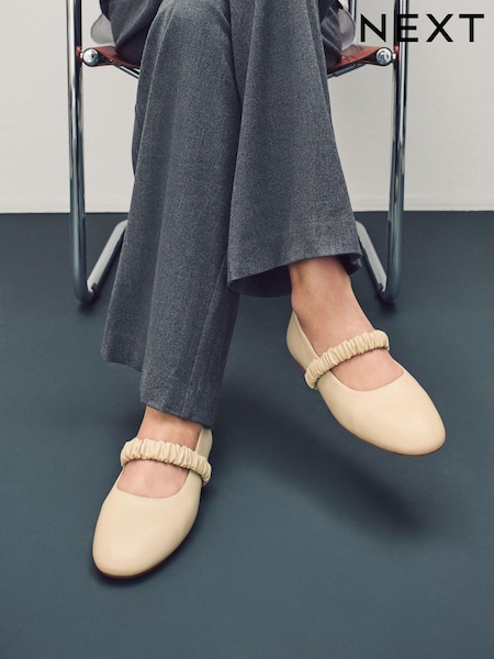 Luonnonvalkoinen - Forever Comfort® Premium Leather With Motionflex Ruched Mary Jane Shoes (E85099) | €78