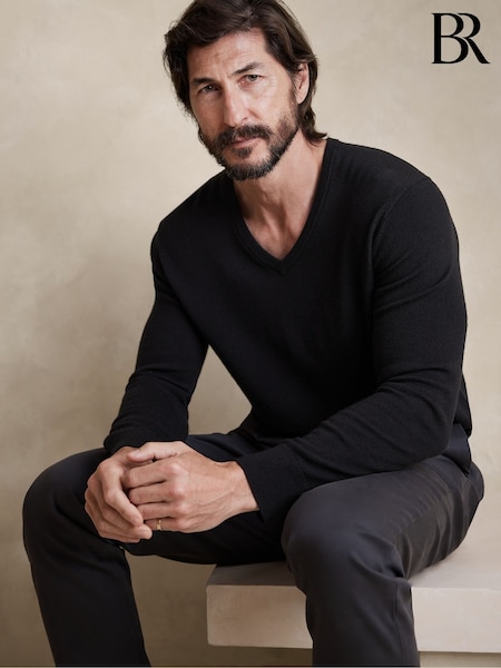 Schwarz - Banana Republic, Sante, Pullover aus Merinowolle mit V-Ausschnitt (E87848) | 115 €