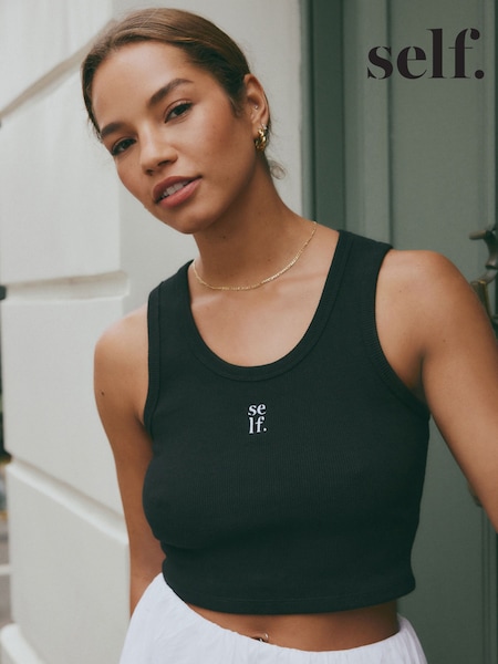 Schwarz - self. Rippweste mit Rundhalsausschnitt, Cropped-Länge (E89860) | 18 €