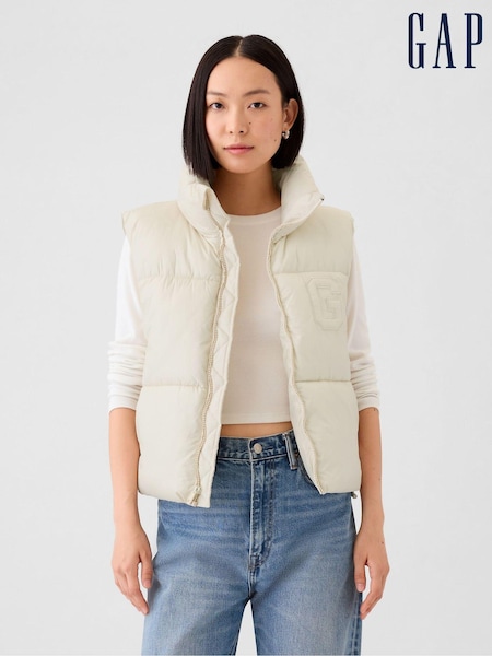 Кремовый - Gap Logo Cropped Puffer Gilet Jacket (E90555) | €106