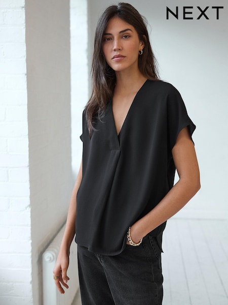 שחור - Relaxed Fit Short Sleeve Overhead V-neck Blouse (E91621) | ‏73‏₪