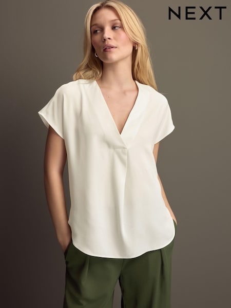 Cream Relaxed Fit Short Sleeve Overhead V-Neck Blouse (E91622) | €24