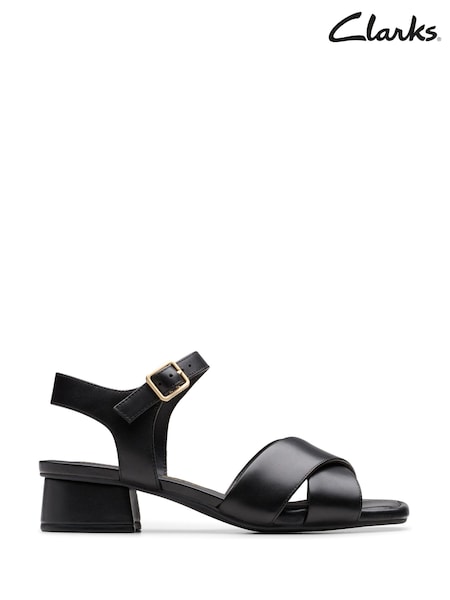 Clarks Serina35 Cross Sandals (E92086) | €99