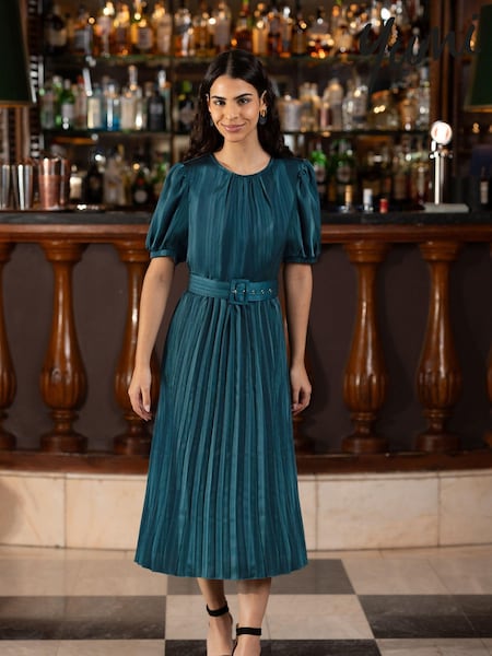 Yumi Green Satin Striped Midi Dress With Pleats and Matching Belt (E92880) | €92