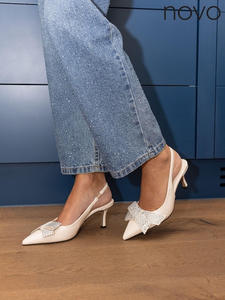 Novo Cream Regular Fit Isernia Luxe Diamante Bow Slingback Court Shoes (E94067) | €60