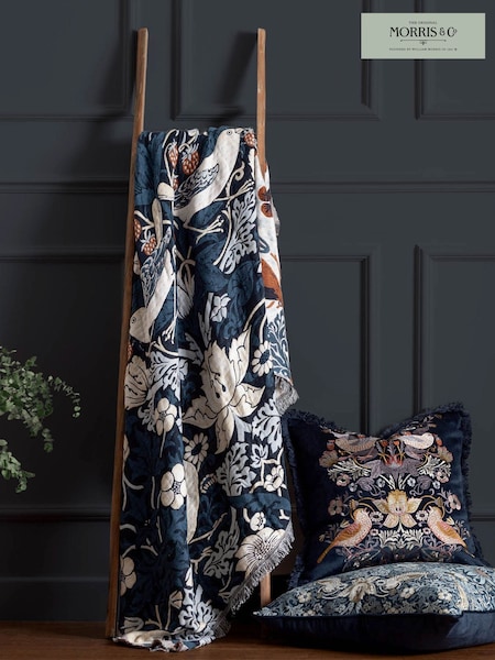 Morris & Co Indigo Strawberry Thief Jacquard Multi Layer Throw (E98478) | €106