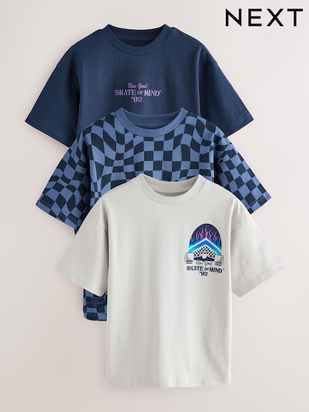Diseño de patín en gris/azul - Relaxed Fit Graphic Print Short Sleeve 100% Cotton T-Shirts 3 Pack (3-16yrs) (E98590) | 28 € - 36 €