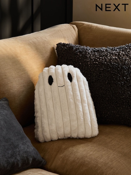 Ivory 3D Faux Fur Ghost Shaped Cushion (F00419) | R$ 155