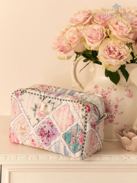 Shabby Chic by Rachel Ashwell® Pink Patchwork Quilted Wash Bag (F03077) | R$ 275