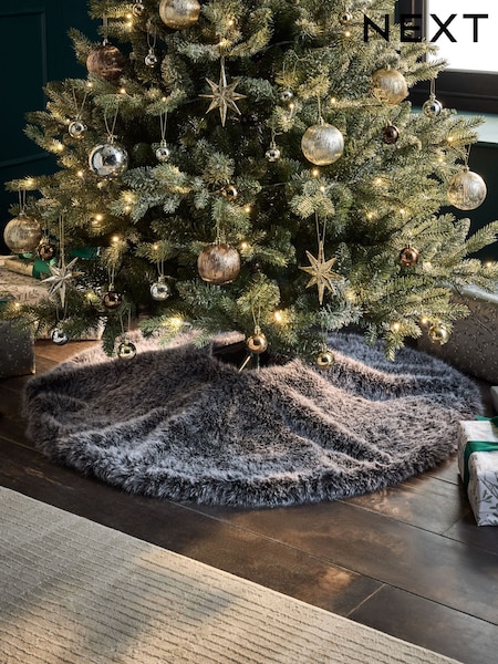 Grey Collection Luxe Faux Tree Skirt (F06263) | €28