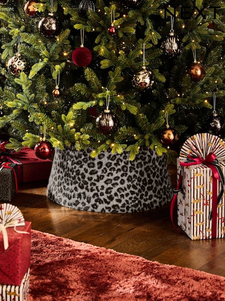 Grey Leopard Print Borg Christmas Tree Skirt (F06275) | €45