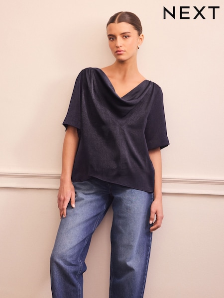Navy Short Sleeve Crinkle Satin Cowl Neck Top (F07342) | R$ 225