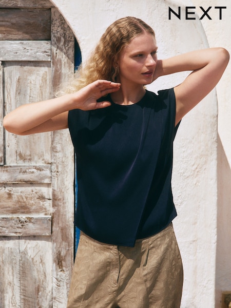 Navy Short Sleeve Crinkle Satin Asymmetric Top (F07845) | R$ 250