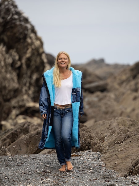 dryrobe Blue Advance Adult Long Sleeve Changing Robe (F07994) | ₪830
