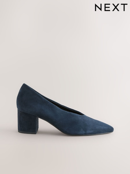 Mornarsko modra - Forever Comfort® Leather Point Toe Low Block Heels (F08205) | € 53