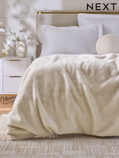 Ivory Fuzzy Faux Fur Throw (F11068) | €60 - €104