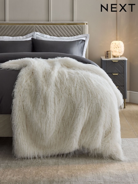 Ivory Feather Faux Fur Throw (F11086) | 269 QAR - 465 QAR