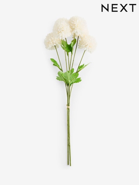 White Artificial Pom Pom (F14572) | € 24