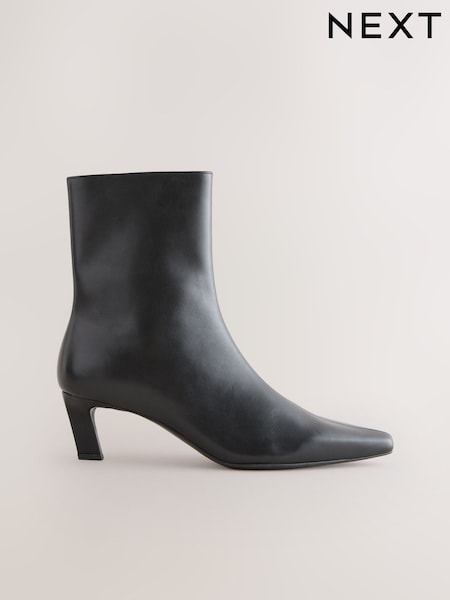 Black Leather Forever Comfort® Chisel Toe Heeled Ankle Boots (F17944) | R$ 565