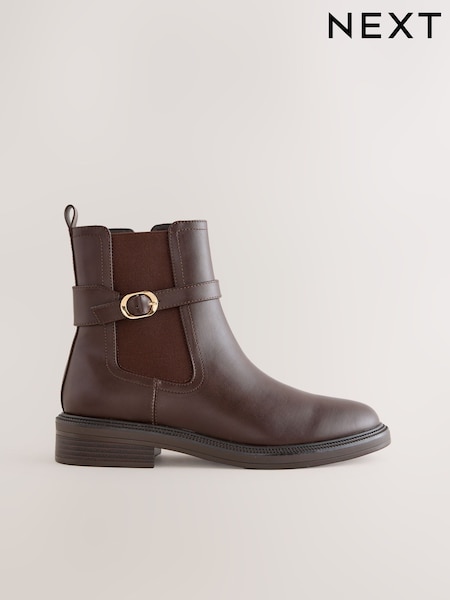 Chocolate marrom - Forever Comfort® Buckled Chelsea Boots (F17948) | R$ 330