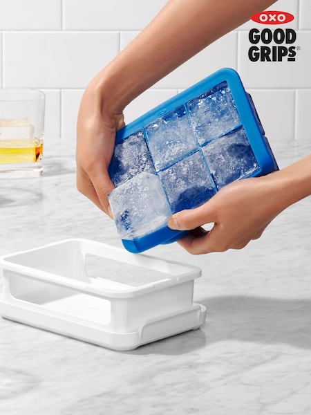 Oxo Silver Large Silicone Ice Cube Tray with Lid (F18425) | €20