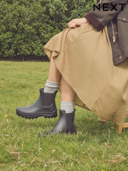 Black Faux Fur Lined Chelsea Ankle Wellies (F18690) | R$ 245