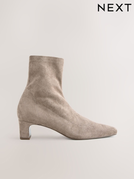 Nevtralna taupe - Forever Comfort® Chisel Toe Block Heel Sock Boots (F18692) | € 43