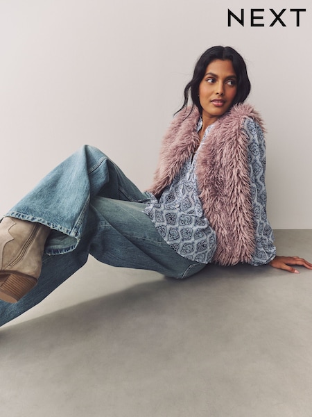 Розовый - Faux Fur Gilet (F21379) | €38