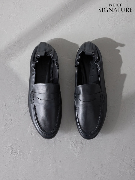 Negro - Signature Premium Leather Ruched Back Round Toe Loafers (F24207) | 64 €