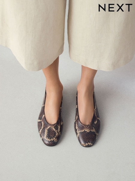 Snake Standard/Wide Fit Forever Comfort® Leather Round Toe Ballerinas (F24218) | R$ 350