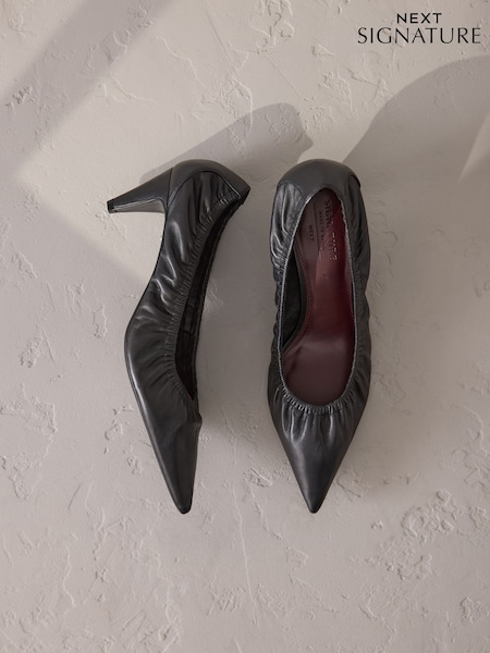 Black Signature Premium Scrunched Pointed Court Heels (F24487) | R$ 515