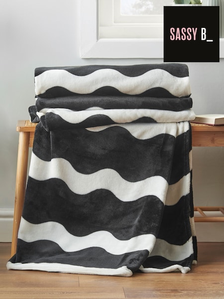 Sassy B Oversized Waves Reversible Throw (F24765) | ‏111‏₪