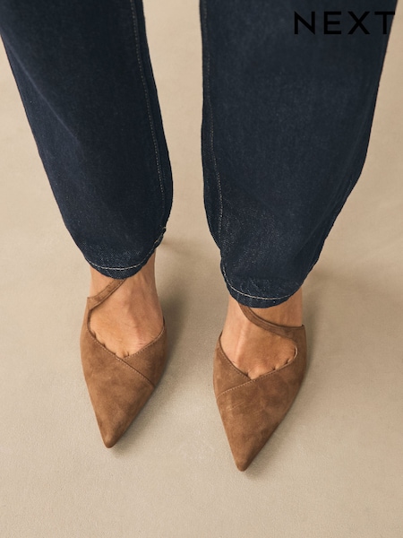 Tan Brown Forever Comfort® Premium Leather Asymmetric Court Heels (F25485) | R$ 400