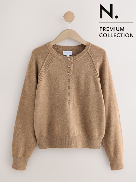 Camel Brown 100% Lambswool N.Premium Crew Neck Henley Jumper (F27688) | R$ 390