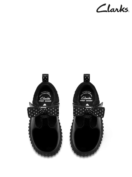 Clarks Black Standard Fit (F) Younger Girls Cove Bow Mary Jane Shoes (F34157) | €53 - €56