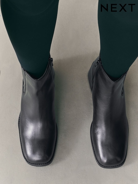 Preto - Forever Comfort® Leather Square Toe Block Heel Chelsea Boots (F37962) | R$ 565